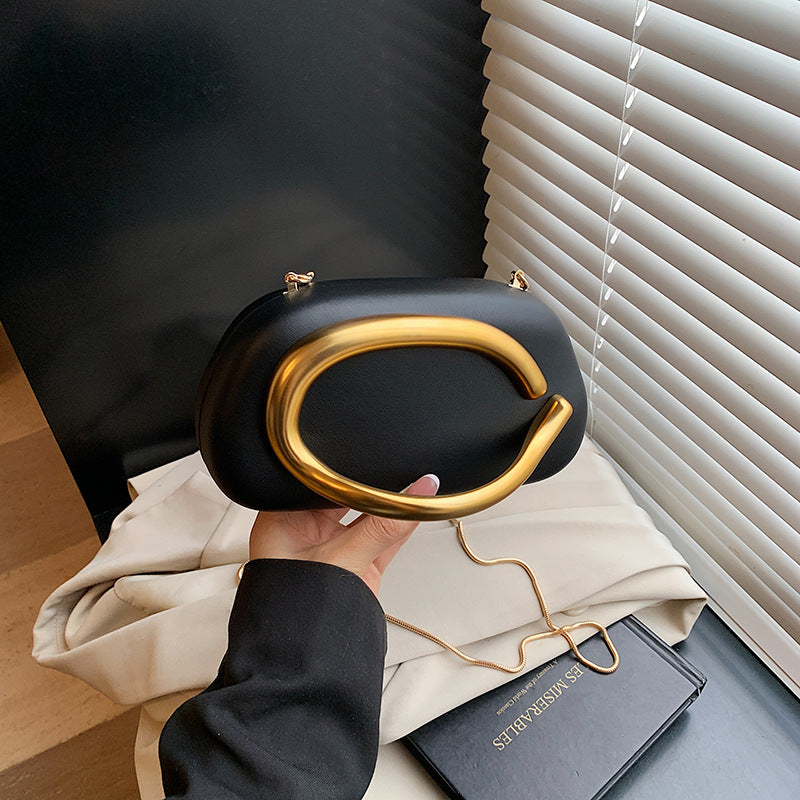 Mini sac avec poignée en métal et chaîne à bandoulière