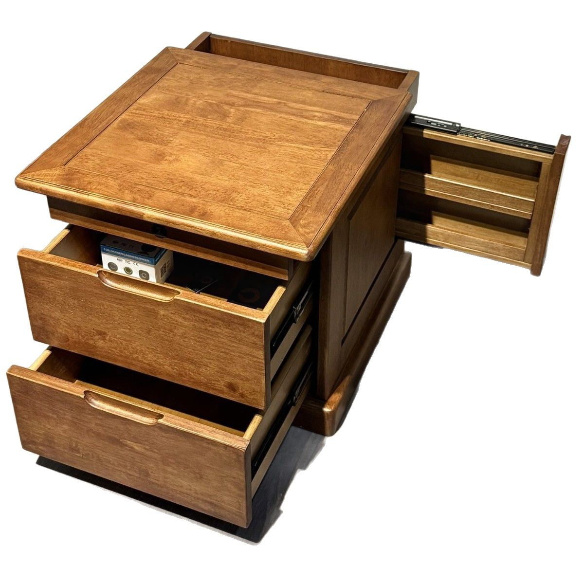 Meuble avec cachette magnétique